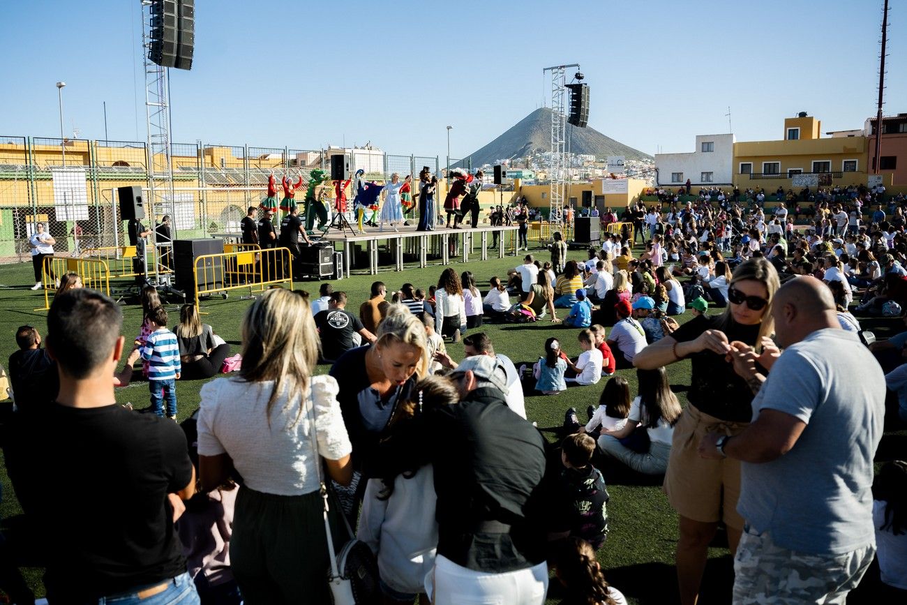 Miles de personas llenan de ilusión el Estadio de Barrial en la llegada de los Reyes Magos