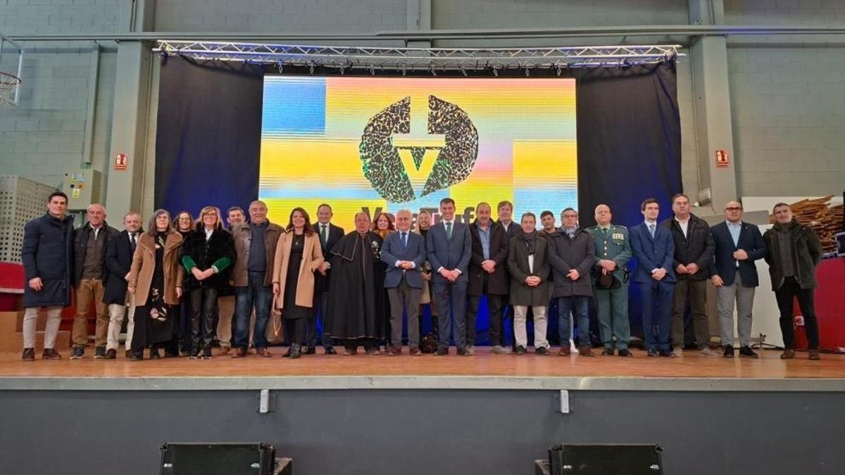 Foto de familia en la feria de la trufa de Vera del Moncayo (Zaragoza), este sábado.