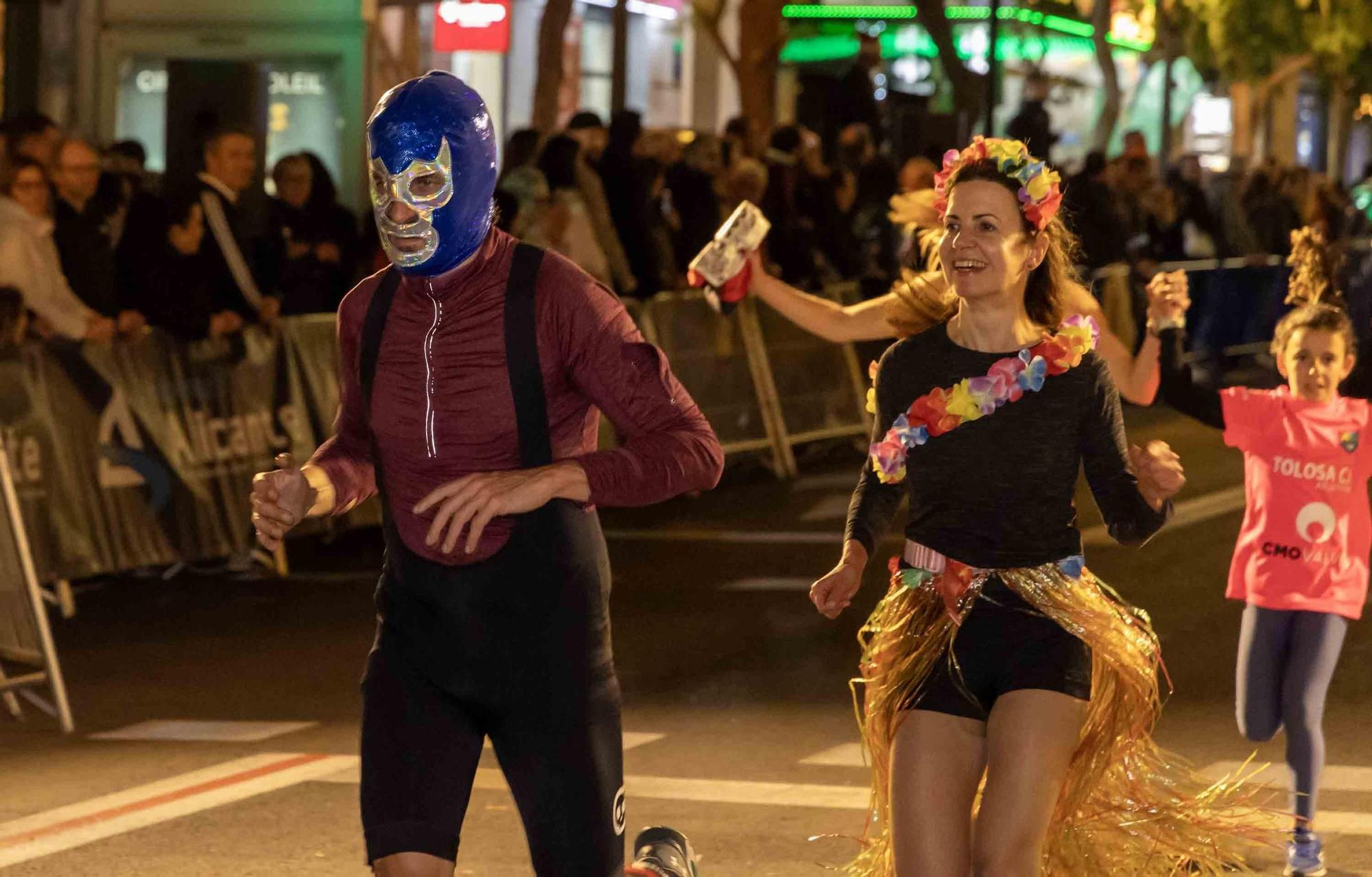 La San Silvestre de Alicante llena de colorido la ciudad