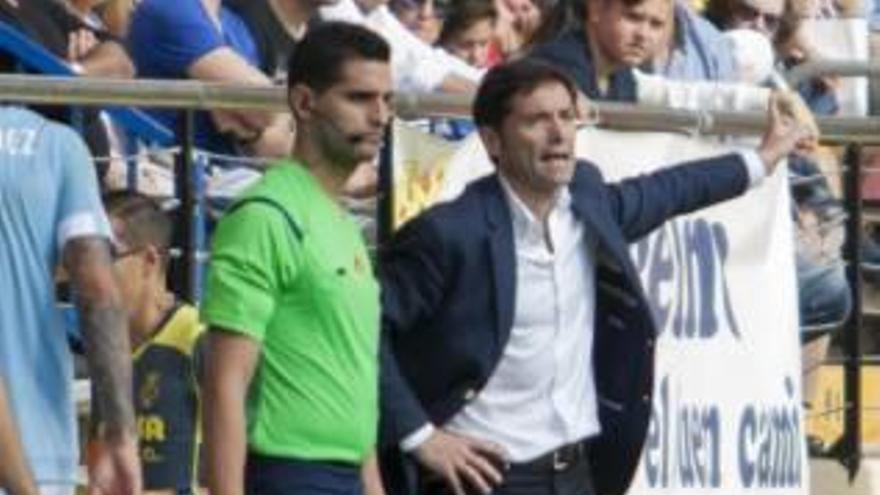 Marcelino García se mostró muy vehemente dando instrucciones ayer.