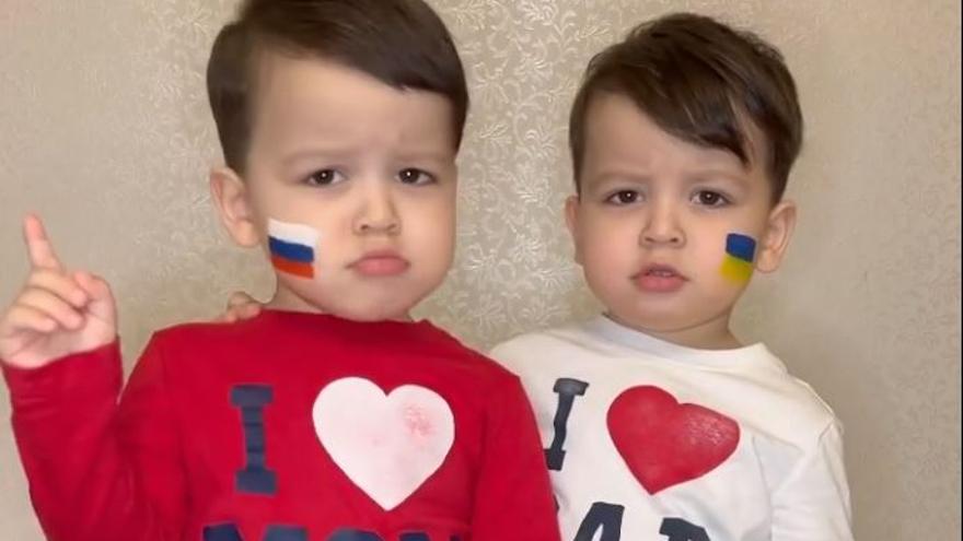 El mensaje viral de los gemelos Azimjanovs que pide la paz en Ucrania