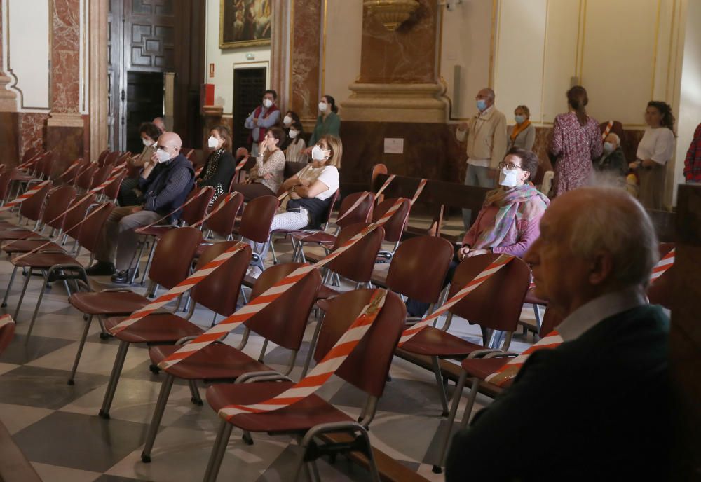 Puertas abiertas en la basílica el día de la festividad de la Virgen de los Desamparados.