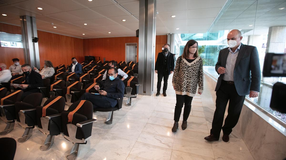 Francina Armengol y Vicent Marí, ayer antes de la reunión con agentes sociales en el Consell de Ibiza.