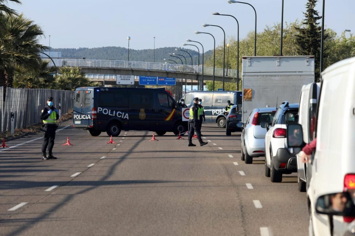 Control policial en al salida de la carretera a Huesca