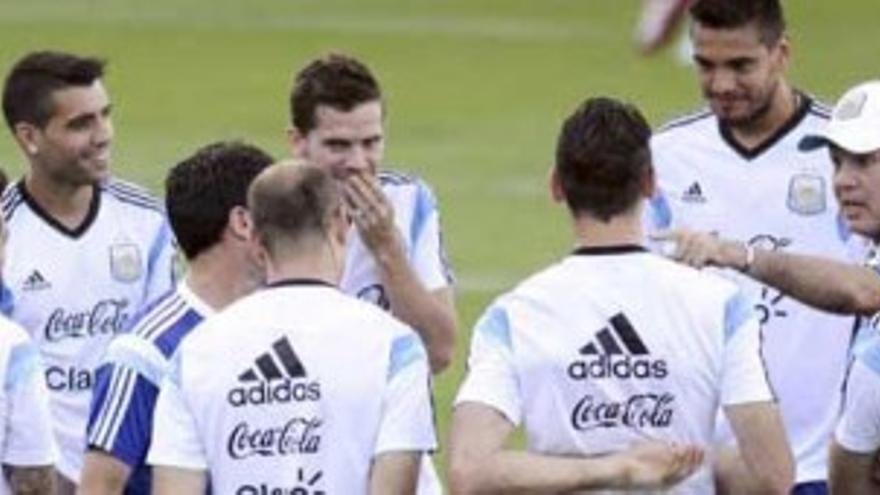 Argentina entrena eufórica tras acceder a semifinales