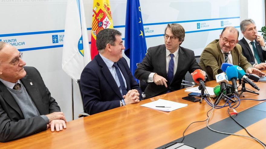 Manuel Reigosa, Román Rodríguez, Miguel Corgos, Antonio López y Ricardo Cao, ayer, en Santiago.