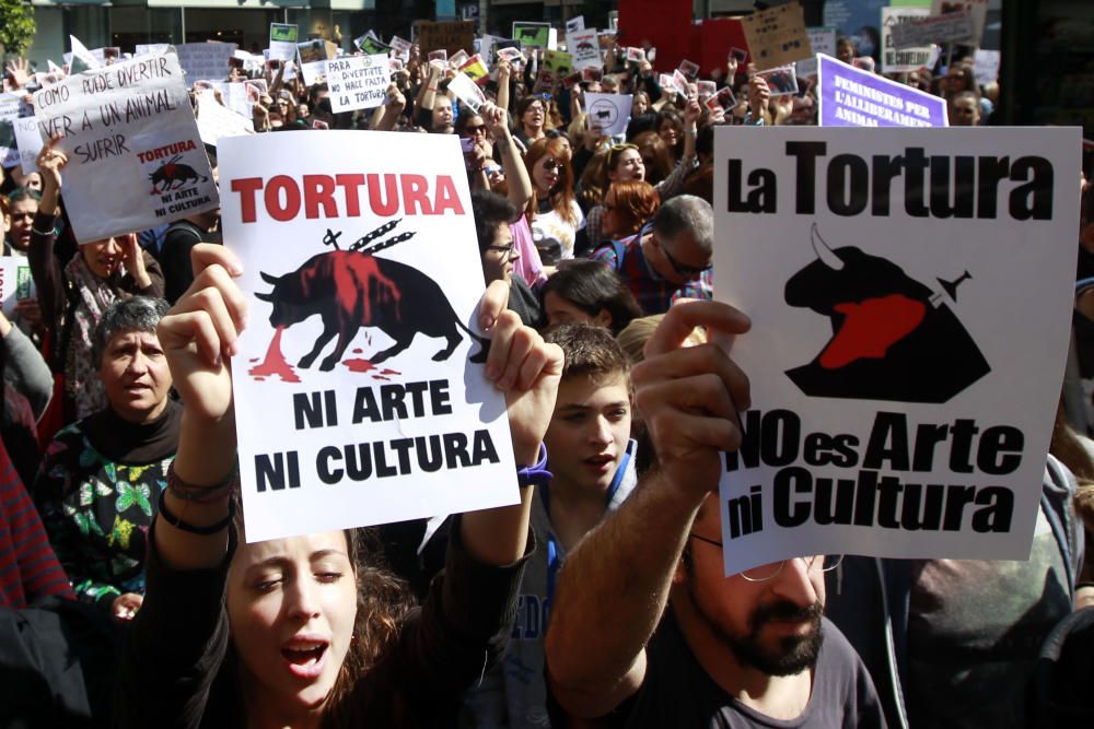 Manifestación y performance antitaurina en Valencia