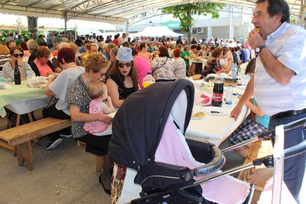 La XVIII edición de la fiesta gastronómica coincide con la celebración del Concurso-Exposición de Espantallos na Ruta do Río Barbeira.