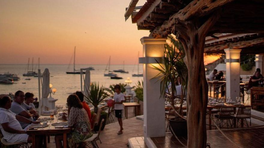 La esencia de Ibiza en el restaurante Ca’s Milà