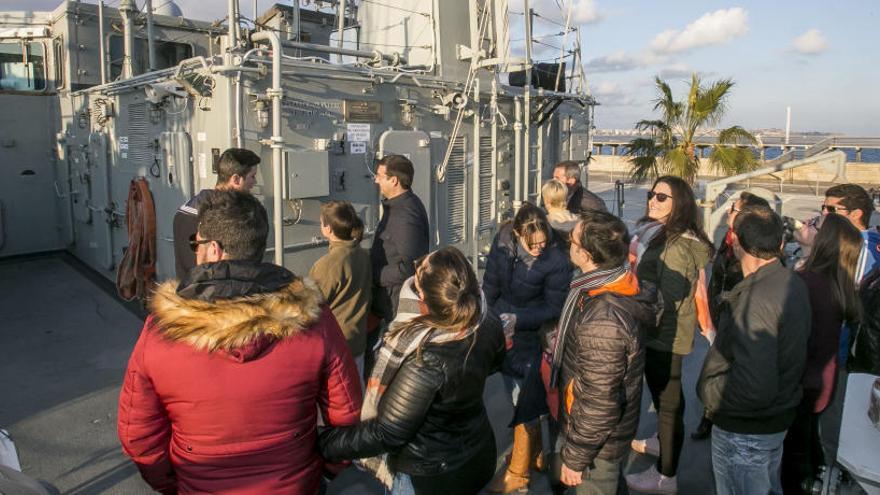 La Armada abre las puertas de los cazaminas Segura y Tambre este fin de semana en el Puerto de Alicante