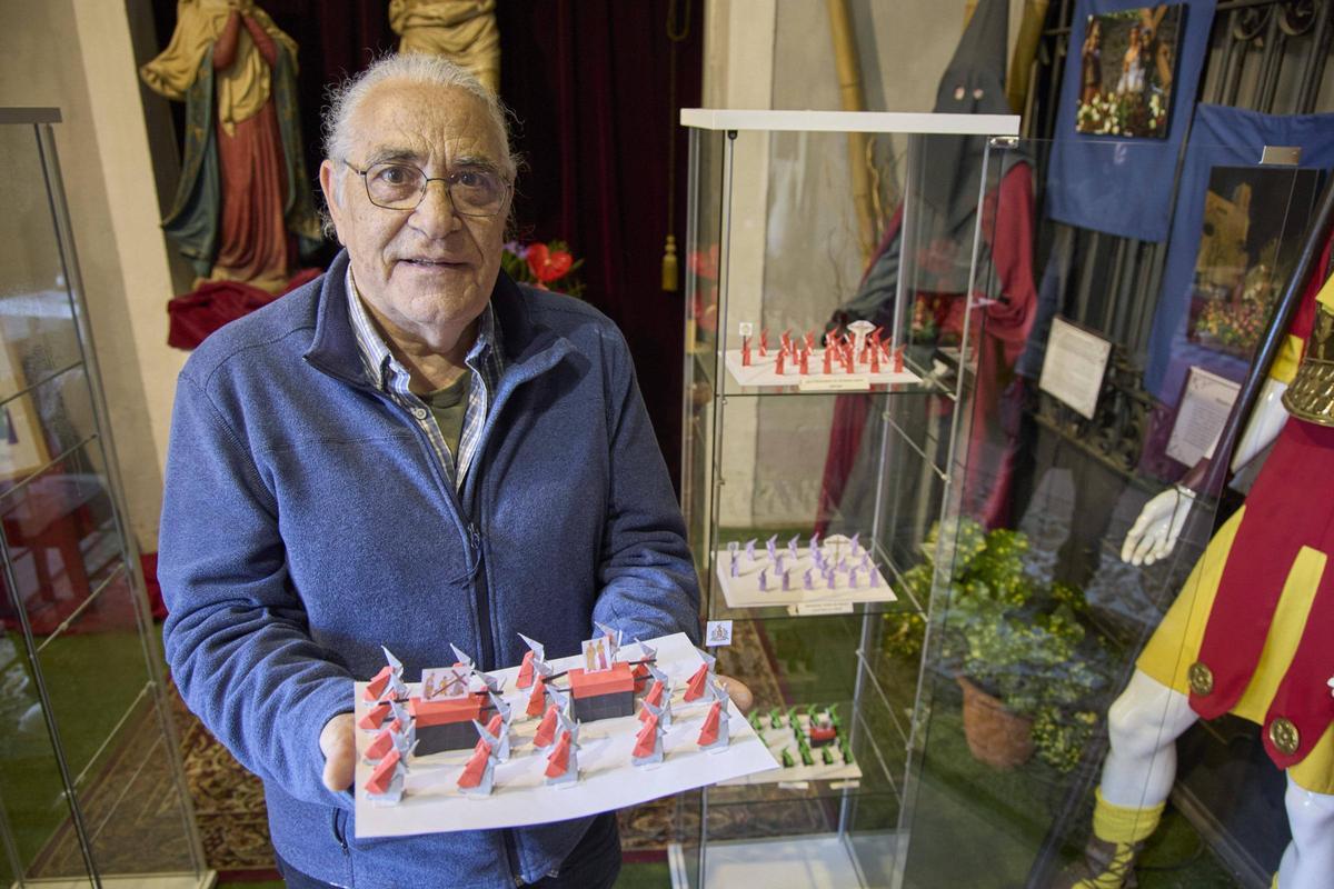Un gironí recrea la processó de Girona amb figures de paper