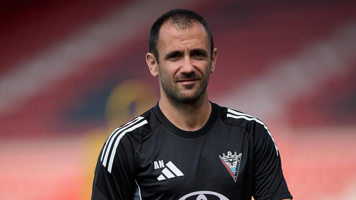 Antxon Muneta, entrenador del Mirandés