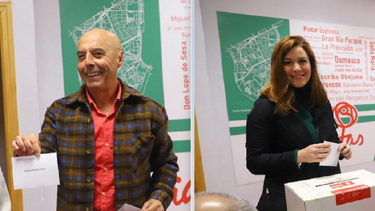 Los candidatos socialistas a las primarias Antonio Hurtado y Carmen Victoria Campos han votado al poco tiempo de abrir las urnas, este domingo..