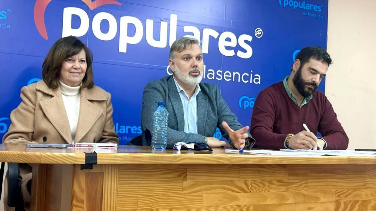 Pizarro, en la última junta local como presidente del PP de Plasencia.