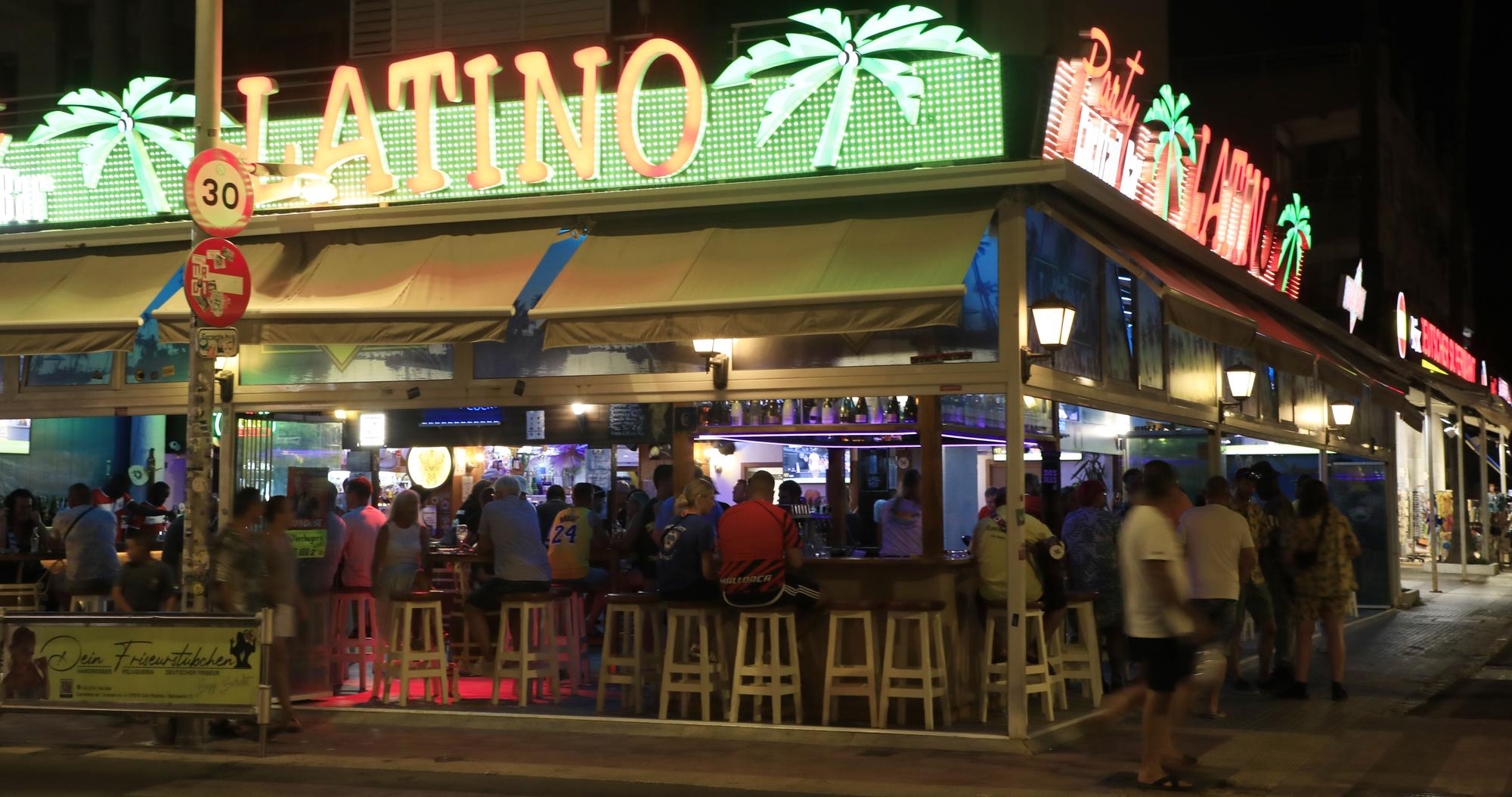 Sonntagabend an der Playa de Palma – den Urlaubstag auf Mallorca entspannt am Strand ausklingen lassen