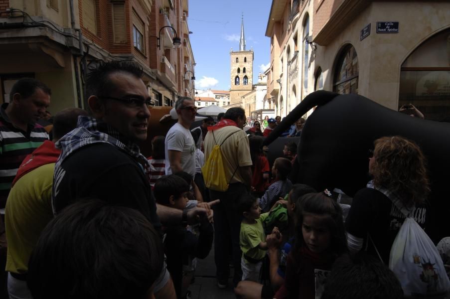 Los toros hinchables llenaron las calles