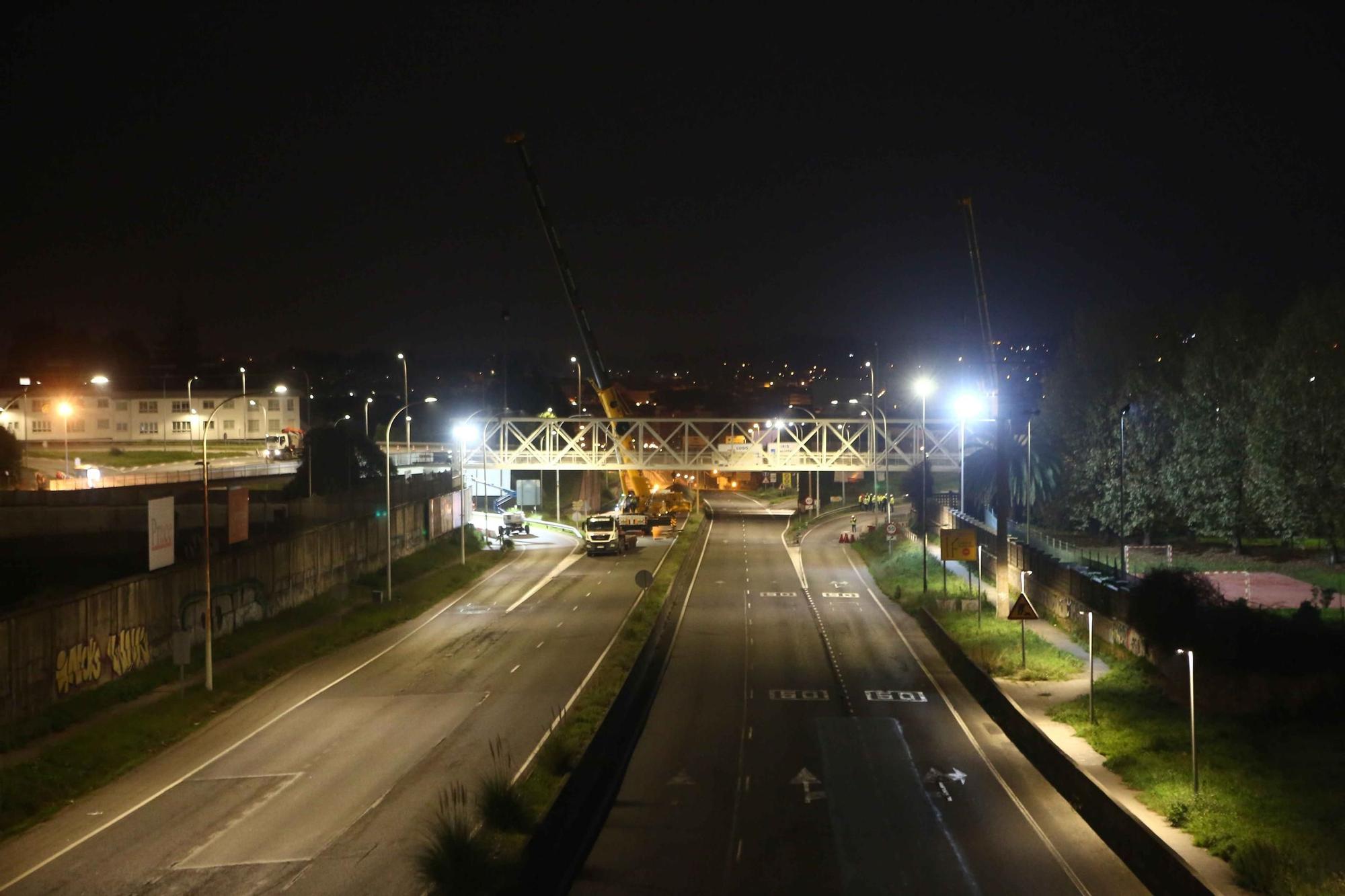 Corte de tráfico nocturno en Alfonso Molina para la instalación de la pasarela de Pedralonga