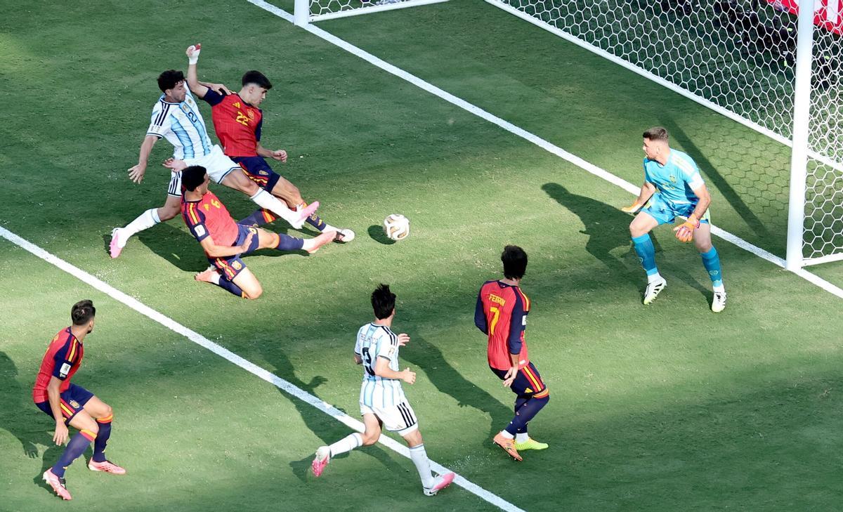 Les imatges de Pau Cubarsí, el primer gironí que guanya el Mundial