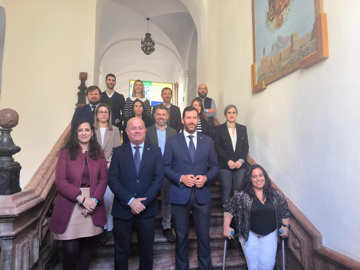 Foto de familia del equipo de gobierno del Ayuntamiento de Antequera.