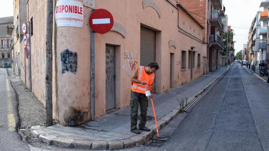 Un agent durant la campanya preventiva.