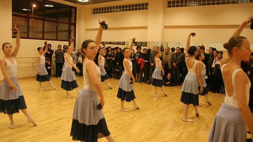 Imagen de la inauguración del Conservatorio de Danza ayer en la localidad de Novelda