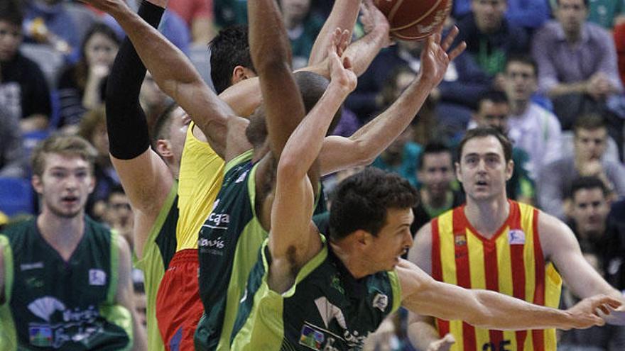 Los últimos Unicaja-Barça han sido muy disputados.