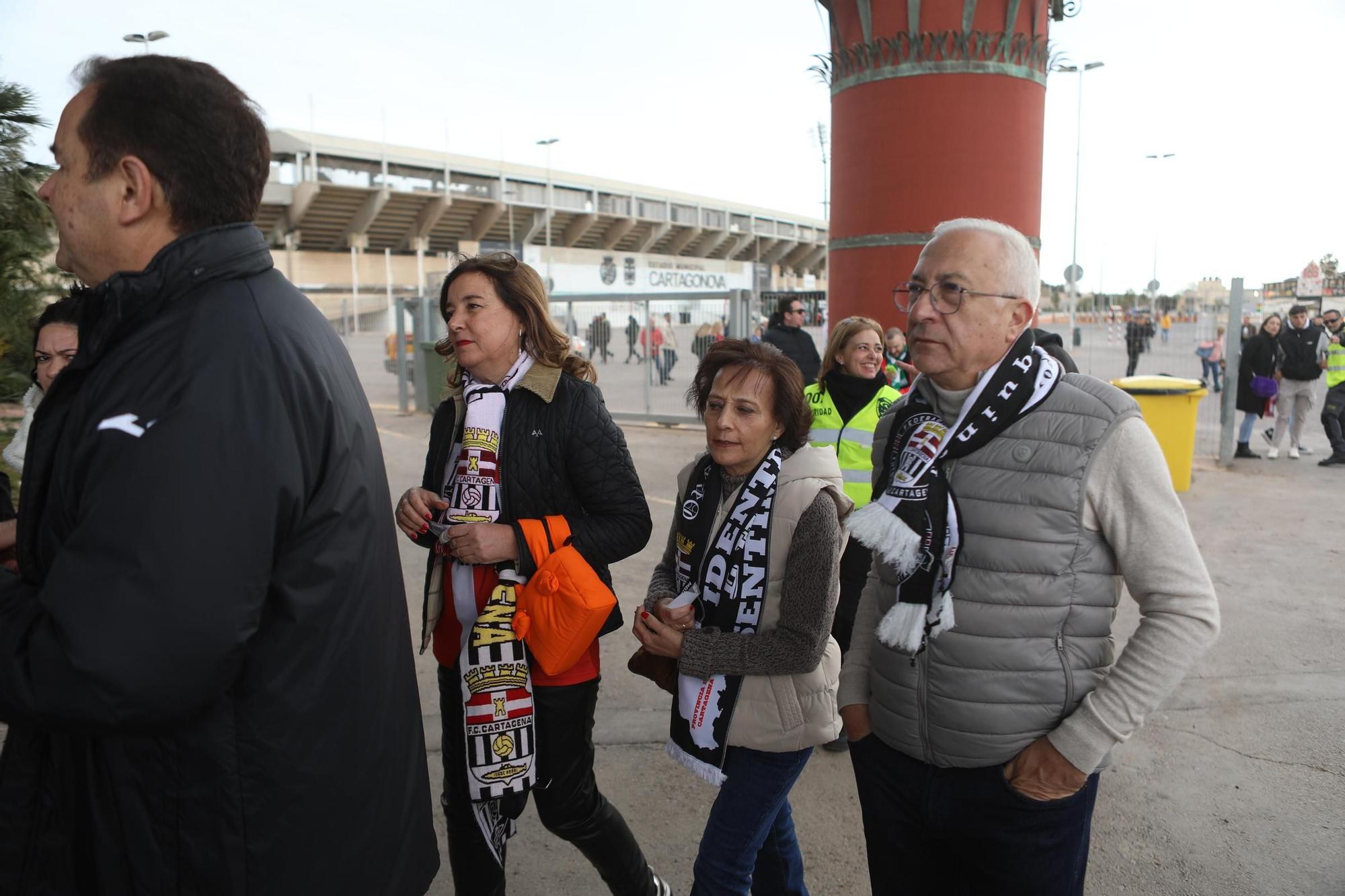 FOTOS: Las imágenes del encuentro de peñas del FC Cartagena y el Elche