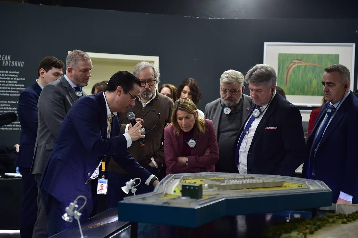 Fotogalería | La delegación de eurodiputados visita Almaraz y conoce de primera mano el funcionamiento de la central nuclear