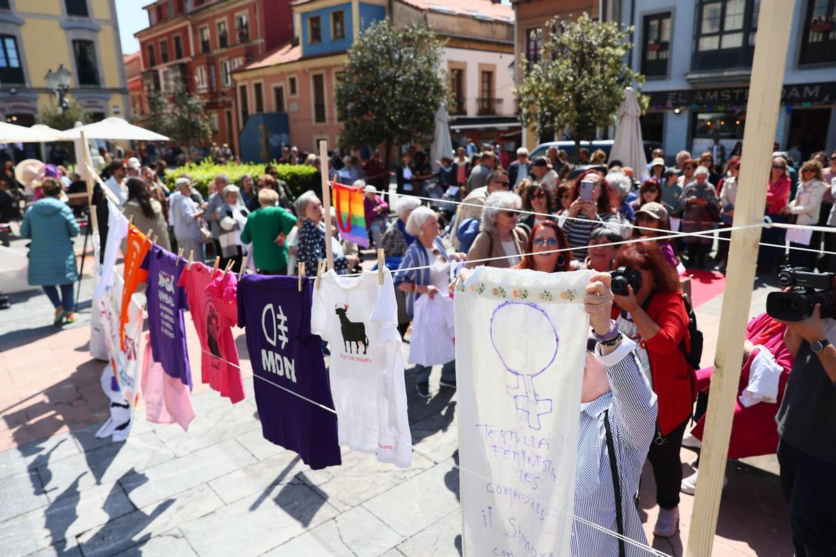 GIJÓN. Plaza del Lavaderu. Acto de homenaje a Rambal por el 50 aniversario de su asesinato GIJÓN. Plaza del Lavaderu. Acto de homenaje a Rambal por el 50 aniversario de su asesinato