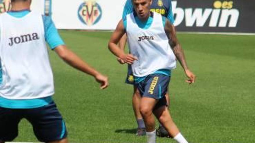 Leo Suárez, en un entrenamiento del filial amarillo.