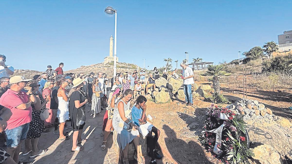Responso y ofrenda floral a las víctimas del naufragio del ‘Sirio’ en Cabo de Palos.