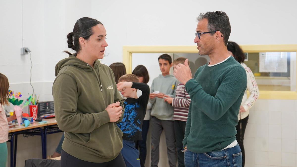 El concejal Ferran Gandia visita las Escuelas de Pascua de Ontinyent