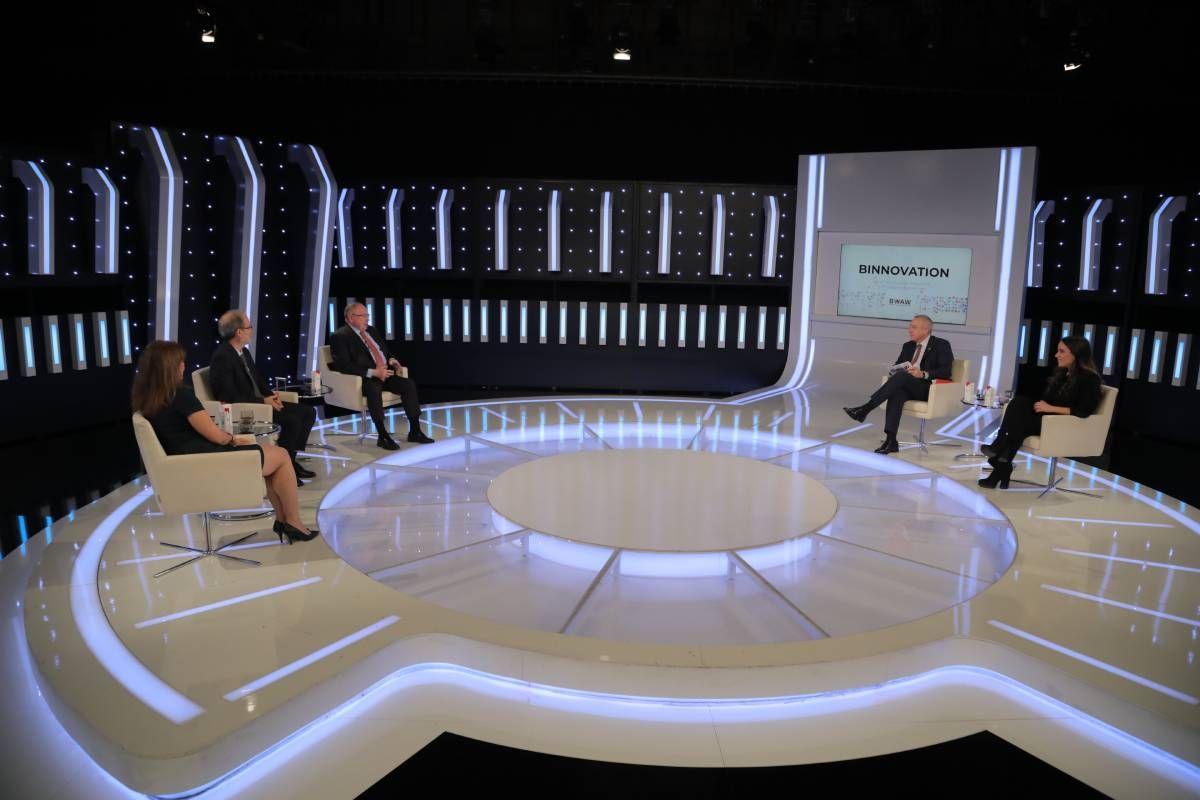 Panel "La 4ª revolución industrial y el talento femenino": Pere Navarro, Maitane Alonso Monasterio, José Luis Bonet Ferrer, Tanya Suárez y Alejandro Sánchez Grueso.