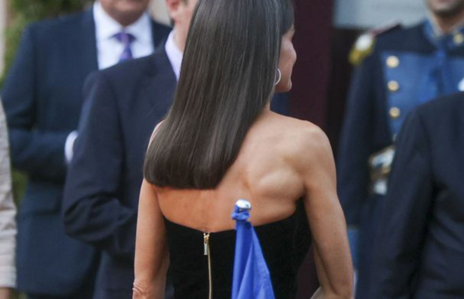 La musculada espalda de la Reina.