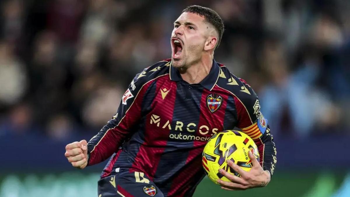 Adrian de la Fuente, con el Levante UD