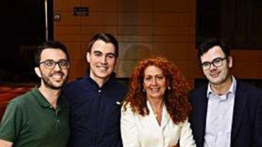 María Jesús Herrero, con otros miembros de Vox.