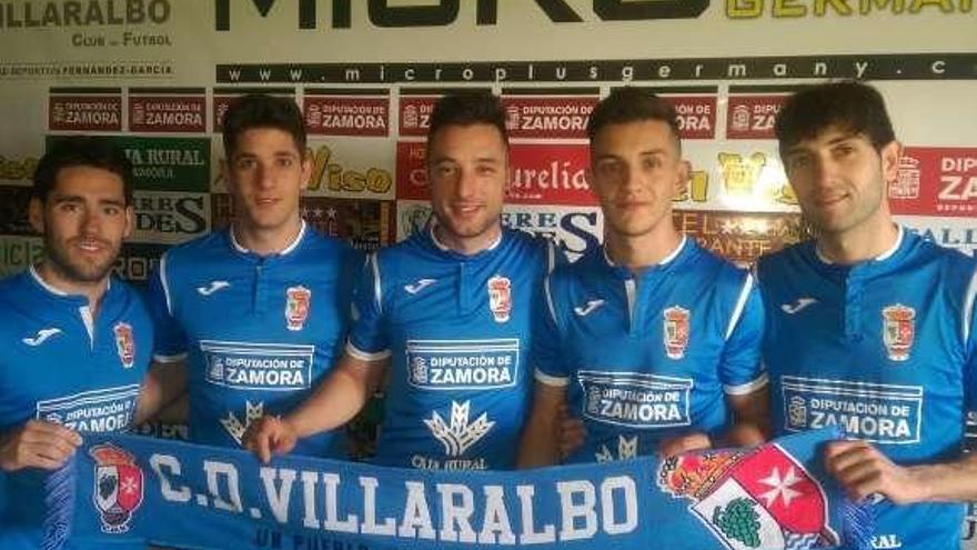 Cinco de los diez jugadores que continúan en el Villaralbo.