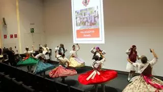El Grup de Danses Socarrel de Xàtiva celebra su quinto aniversario con una velada tradicional
