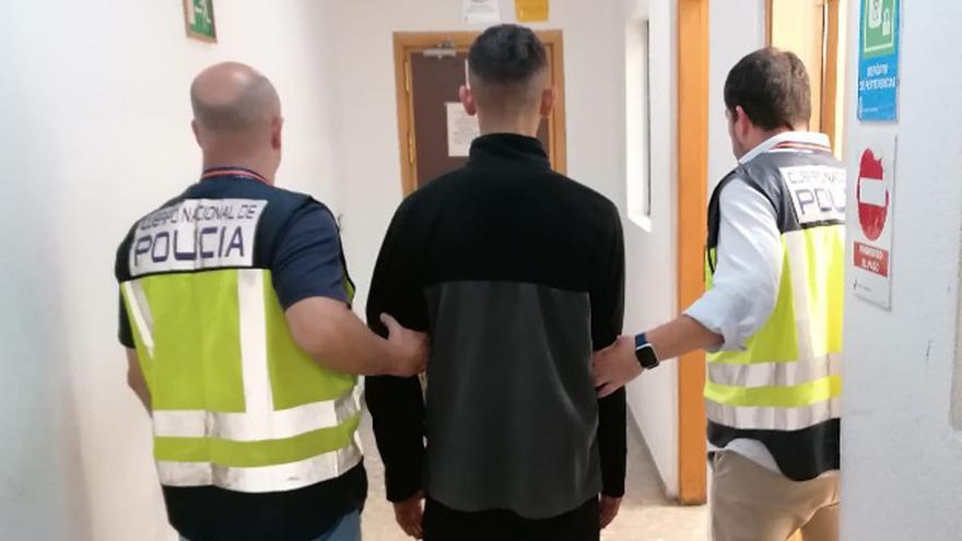 Detenido un joven por agredir e insultar a una mujer transexual en Málaga