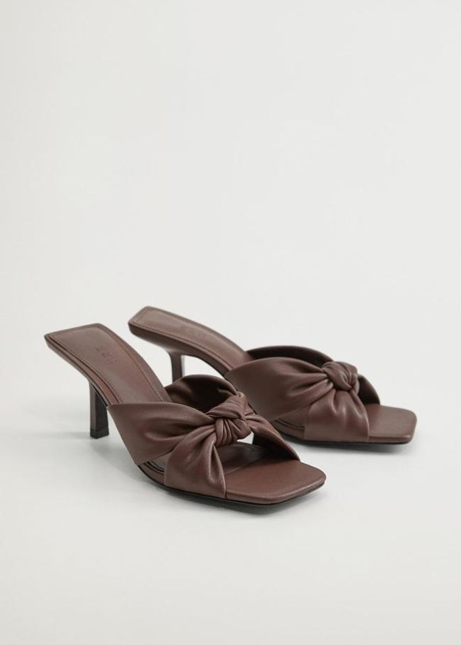 Sandalias mule de tacón, de Mango