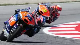 Sergio García Dols acaba tercero en Assen en un final de infarto con problemas en la moto