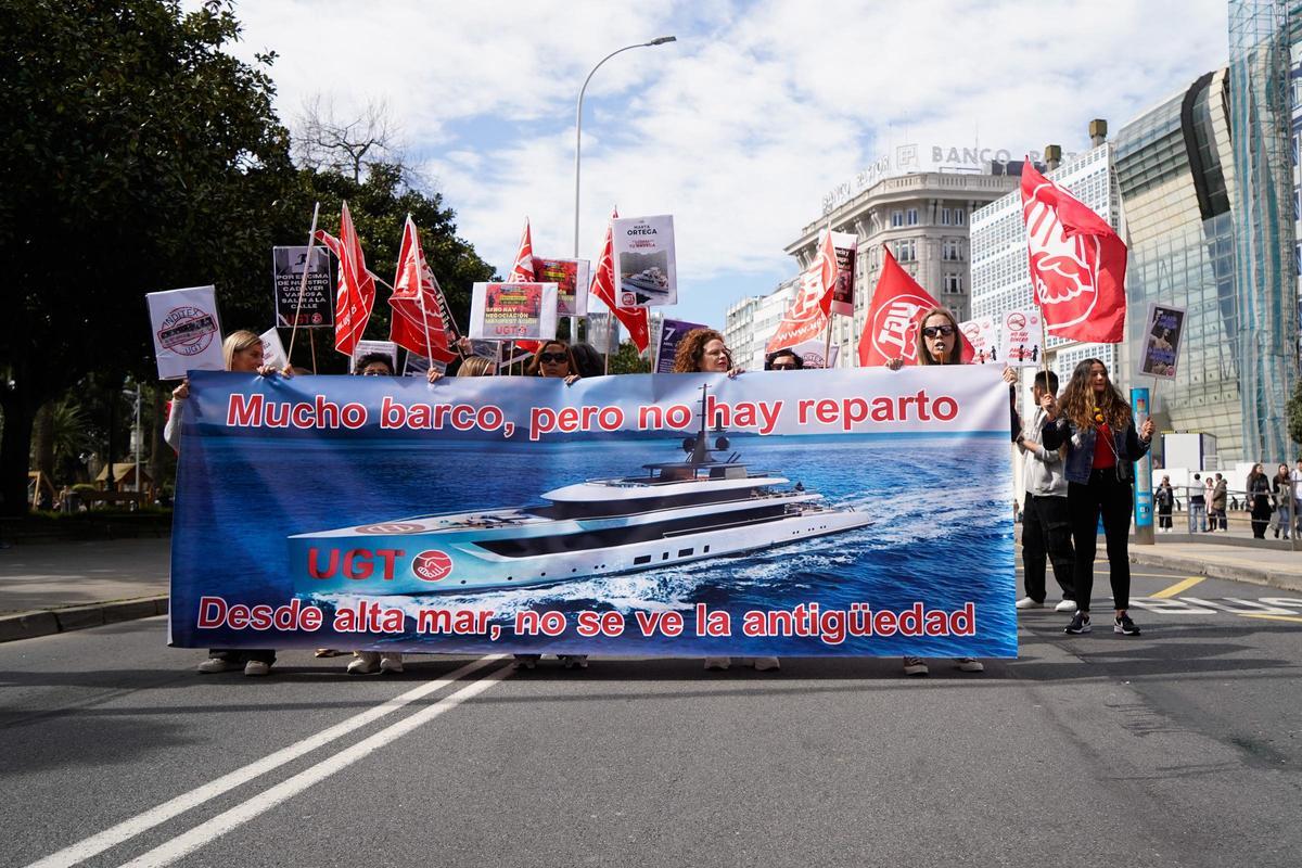 Cientos de personas secundaron la marcha por las calles coruñesas.