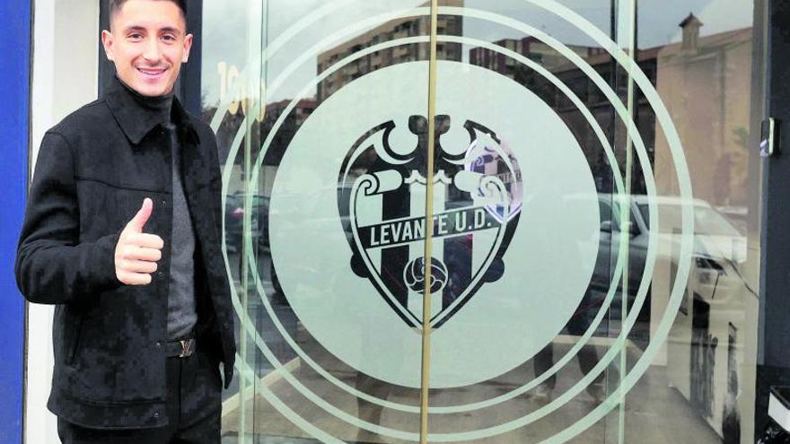 Levante-EMV captó a Martínez en las oficinas del club. | J.M.LÓPEZ