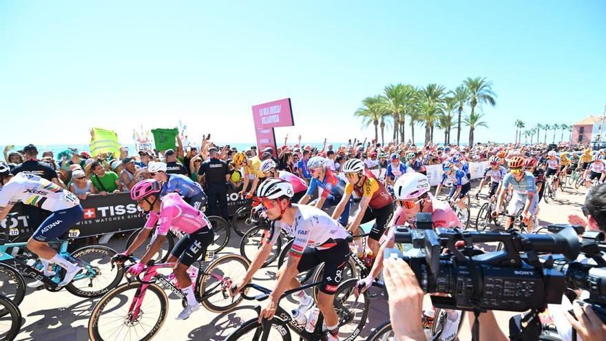 Así ha sido la salida de La Vuelta a España en Alicante