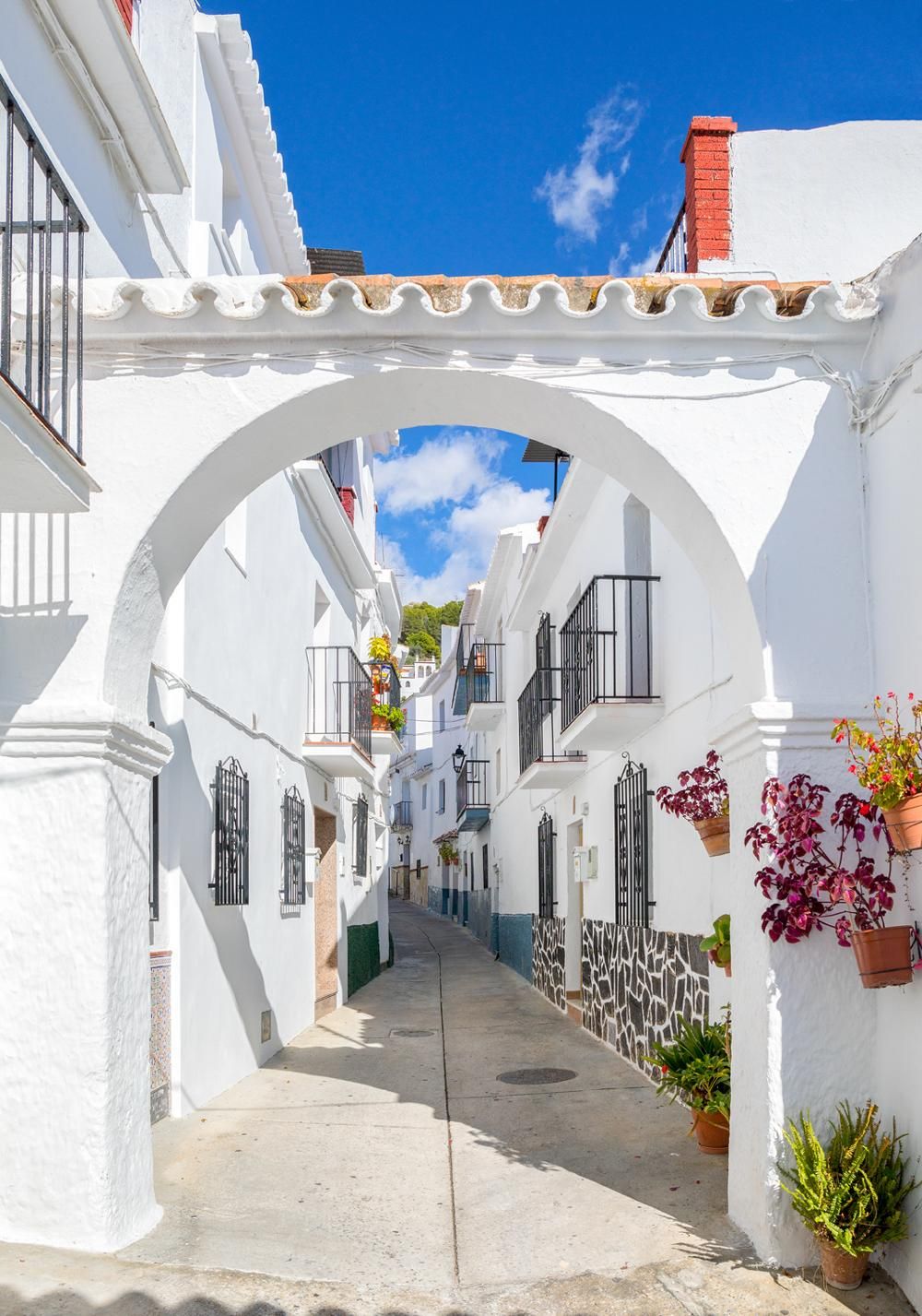 Paseando por el precioso pueblo de Canillas de Aceituno