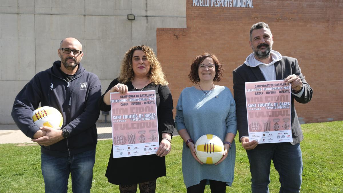 D'esquerra a dreta, Joan Girona, directiu de l'Asfe, Maribel Zamora, presidenta de la Federació Catalana de Voleibol, Àdria Mazcuñán, alcaldesa sde Sant Fruitós, i David Ruiz, regidor d'Esports