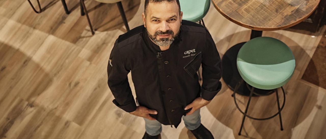 El cocinero Armando Álvarez, en el restaurante Capet.