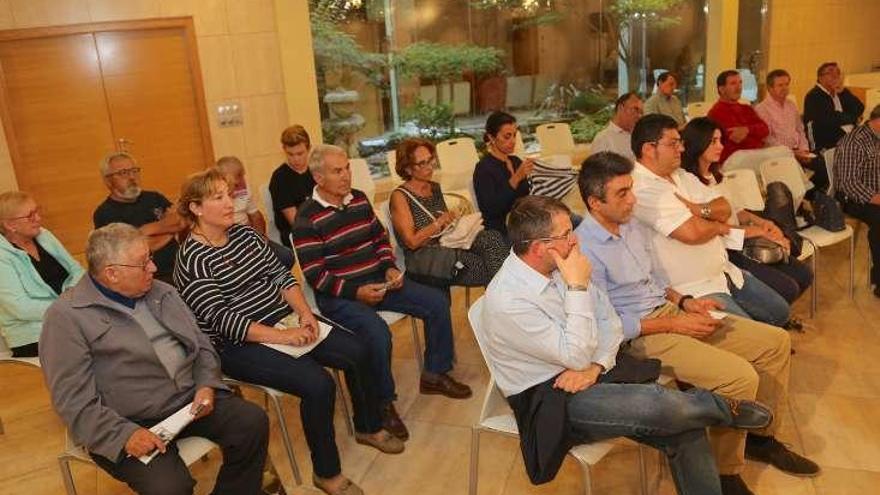 Acto electoral del PP en el hotel Norat, con 33 asistentes. // Muñiz