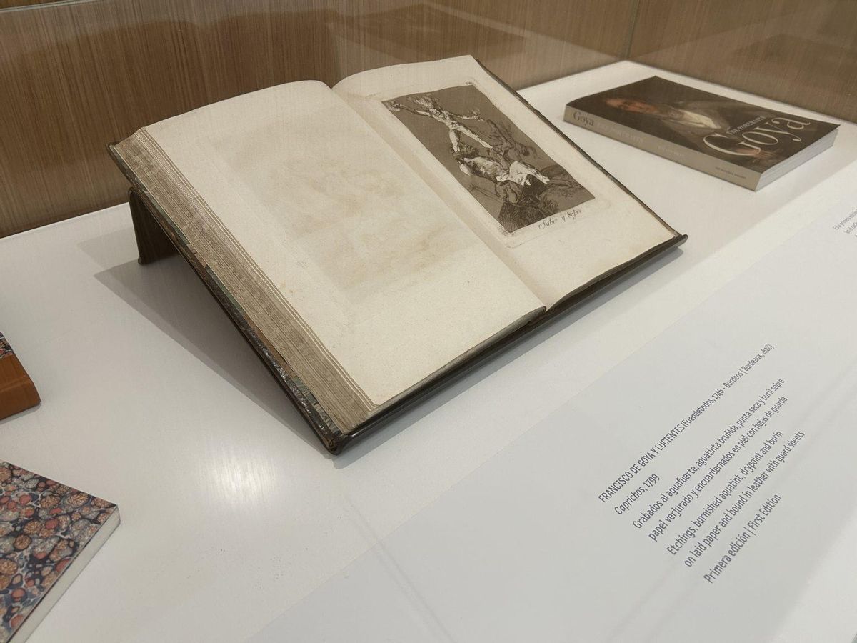Libro de la primera edición de 'Caprichos' de Goya en el Helga.