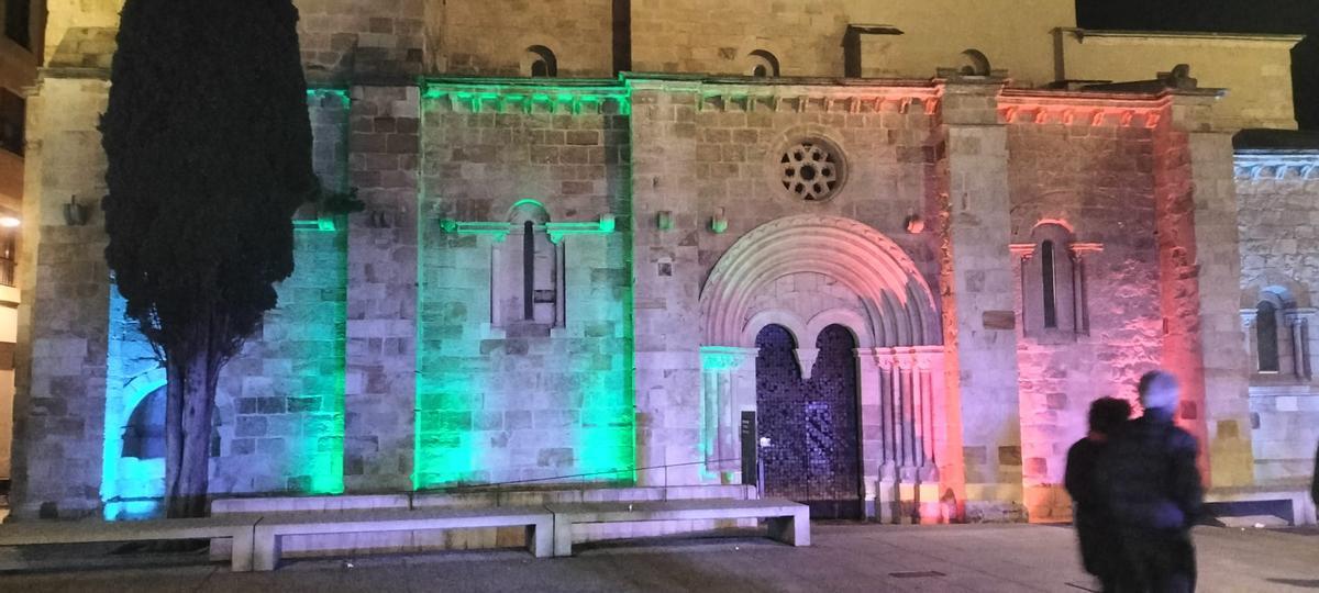 Nueva iluminación de la iglesia de Santiago del Burgo.